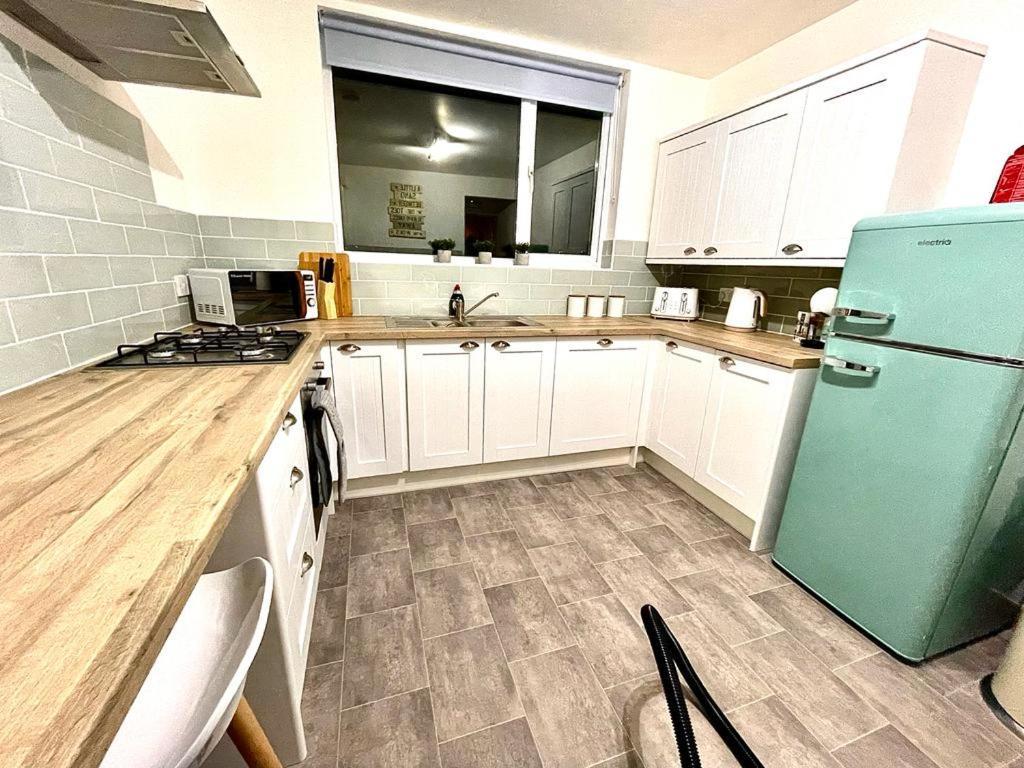 Harbour Loft! Newly Refurbished 3 Bed Flat! Daire Burry Port Dış mekan fotoğraf